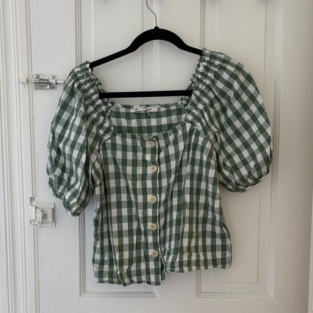 Cottagecore gingham puff sleeve top